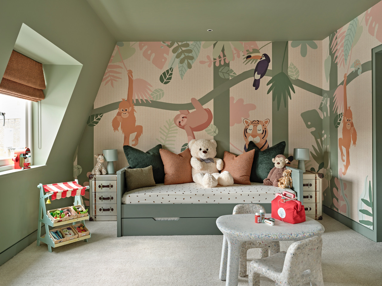 buddies-wallpaper-luxury-playroom